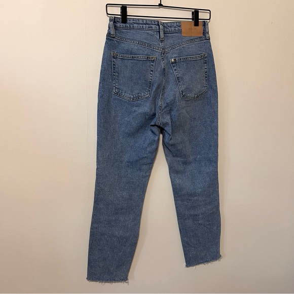 H&M Ultra High Waist Mom Jeans Raw Hem - Picture 5 of 13